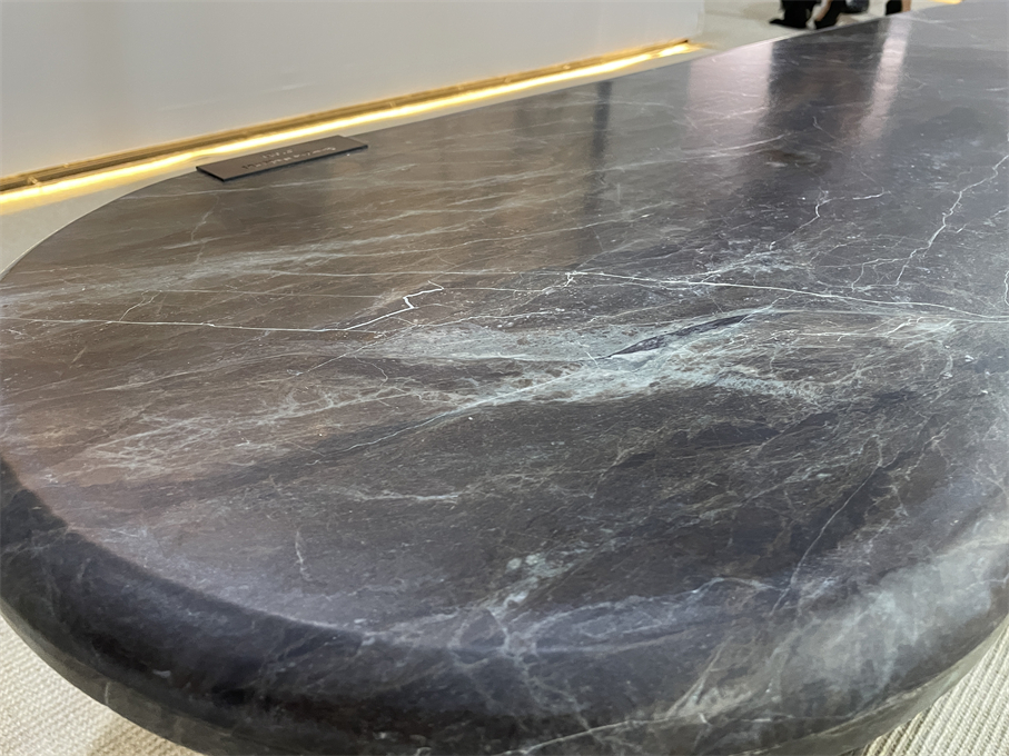 Madeirus Quartzite honed finish - matte honed surface of brown quartzite slab